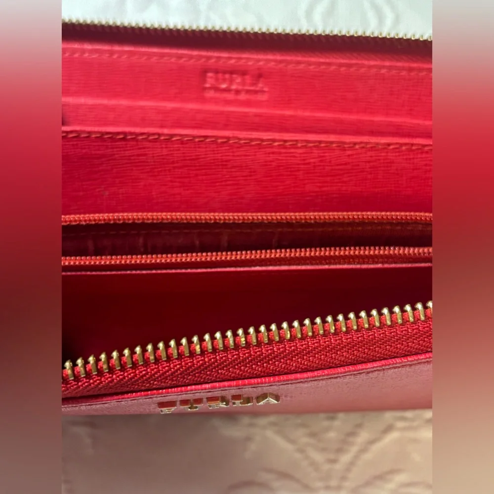 Furla Red Zip-Around Leather Wallet with Gold Logo - Picture 5 of 11